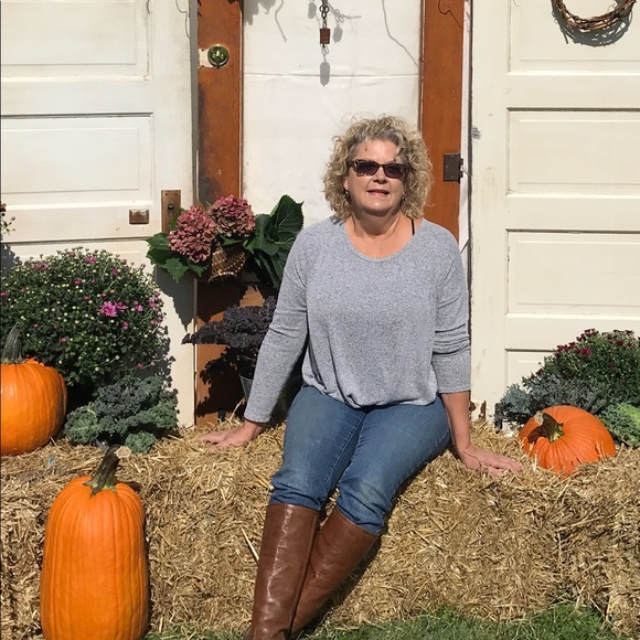 Meet your Posher, Lori - Picture 1 of 1